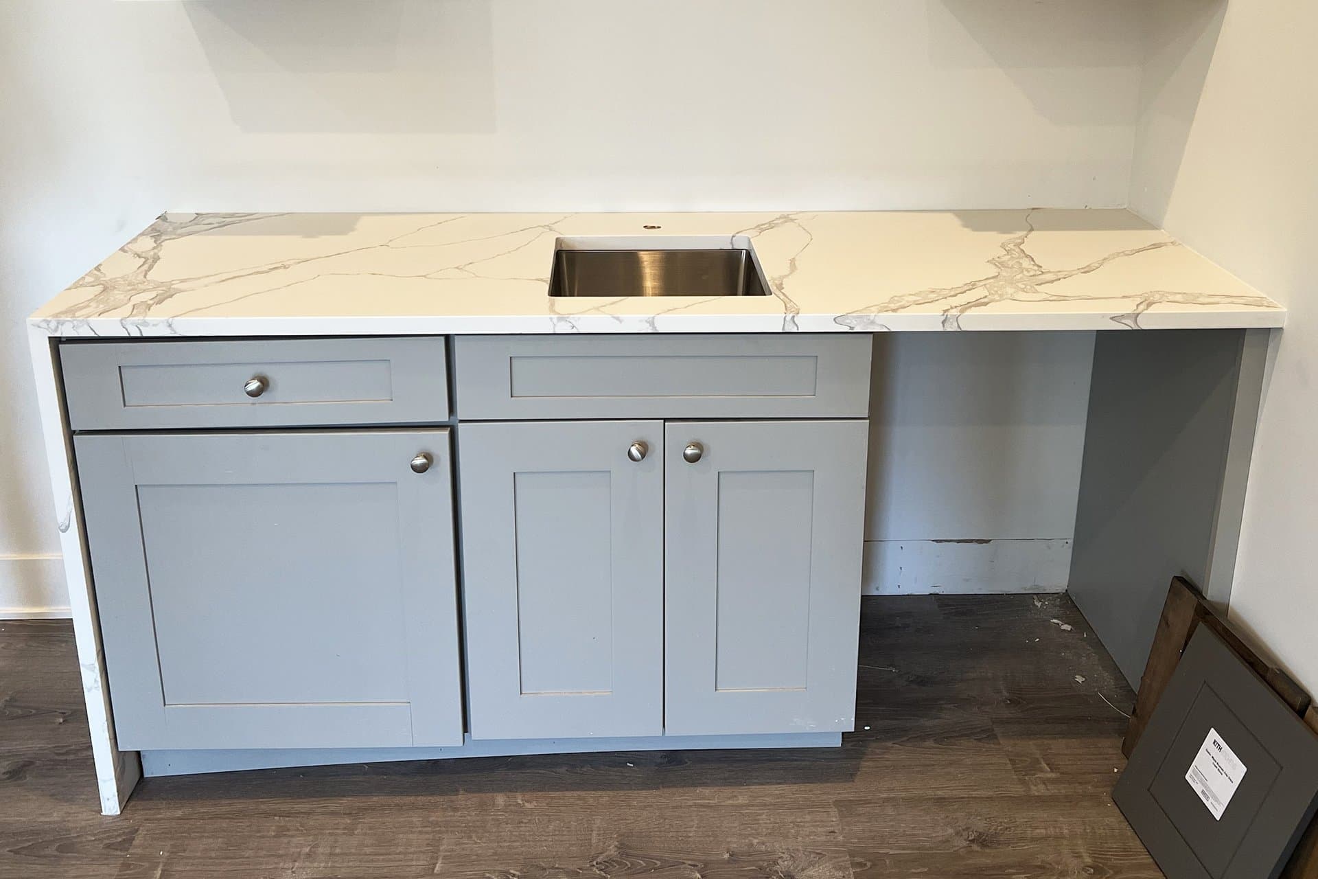 Linnstone's 5015 Byron White: Redefining Spaces with Premium Stone Surfaces